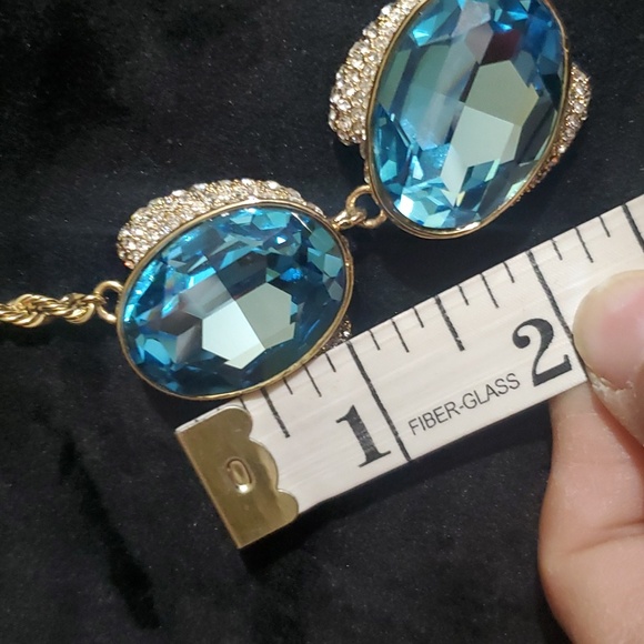 Elegant Gold Necklace with Blue Gemstones - Picture 10 of 11